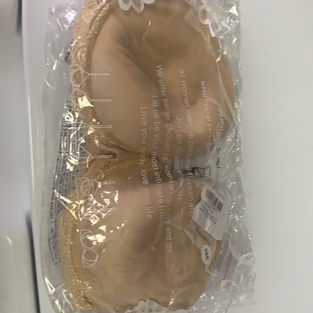 New in Bag- 38E strapless lightly padded full figure coverage bra with lace